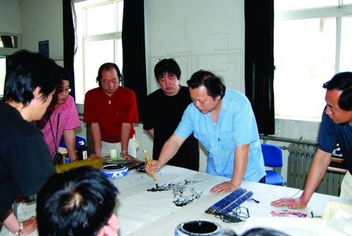 中国证券报投稿邮箱联系方式怎么投稿