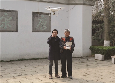 守护古城自掏万元买机航拍器拍下美丽画卷