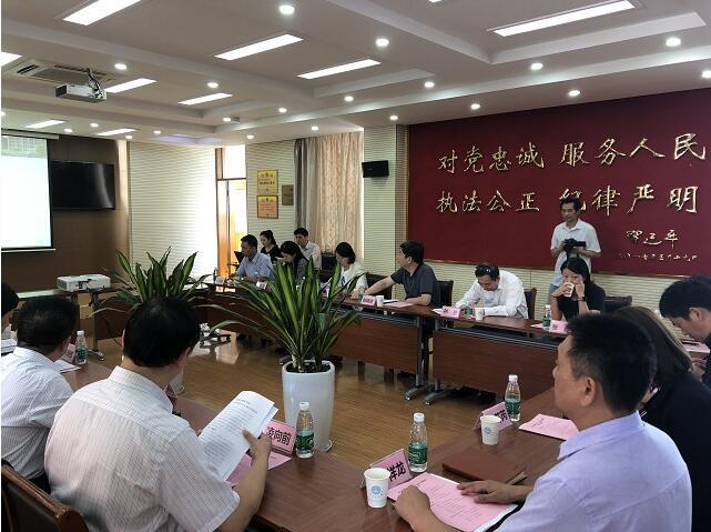 南京市景明佳园小学迎接江苏省“七五”普法中期检查